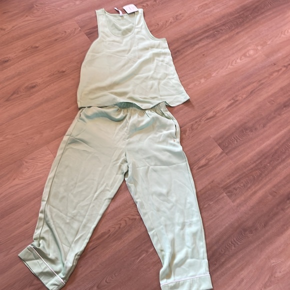 Fabletics EcoSatin crop lounge pants size small and Tank size XXS. NWT - Picture 2 of 10